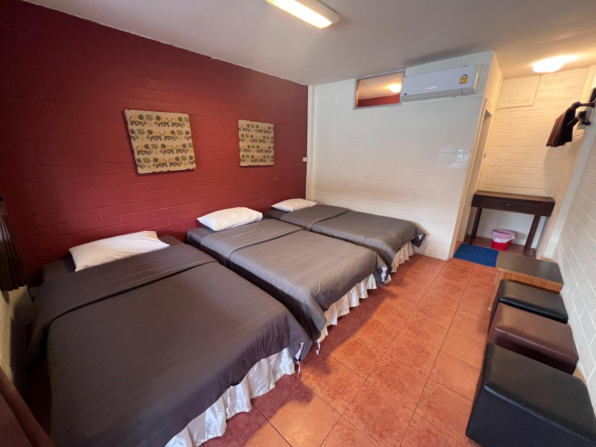 Red Brick Hostel Chiang Mai Exterior photo