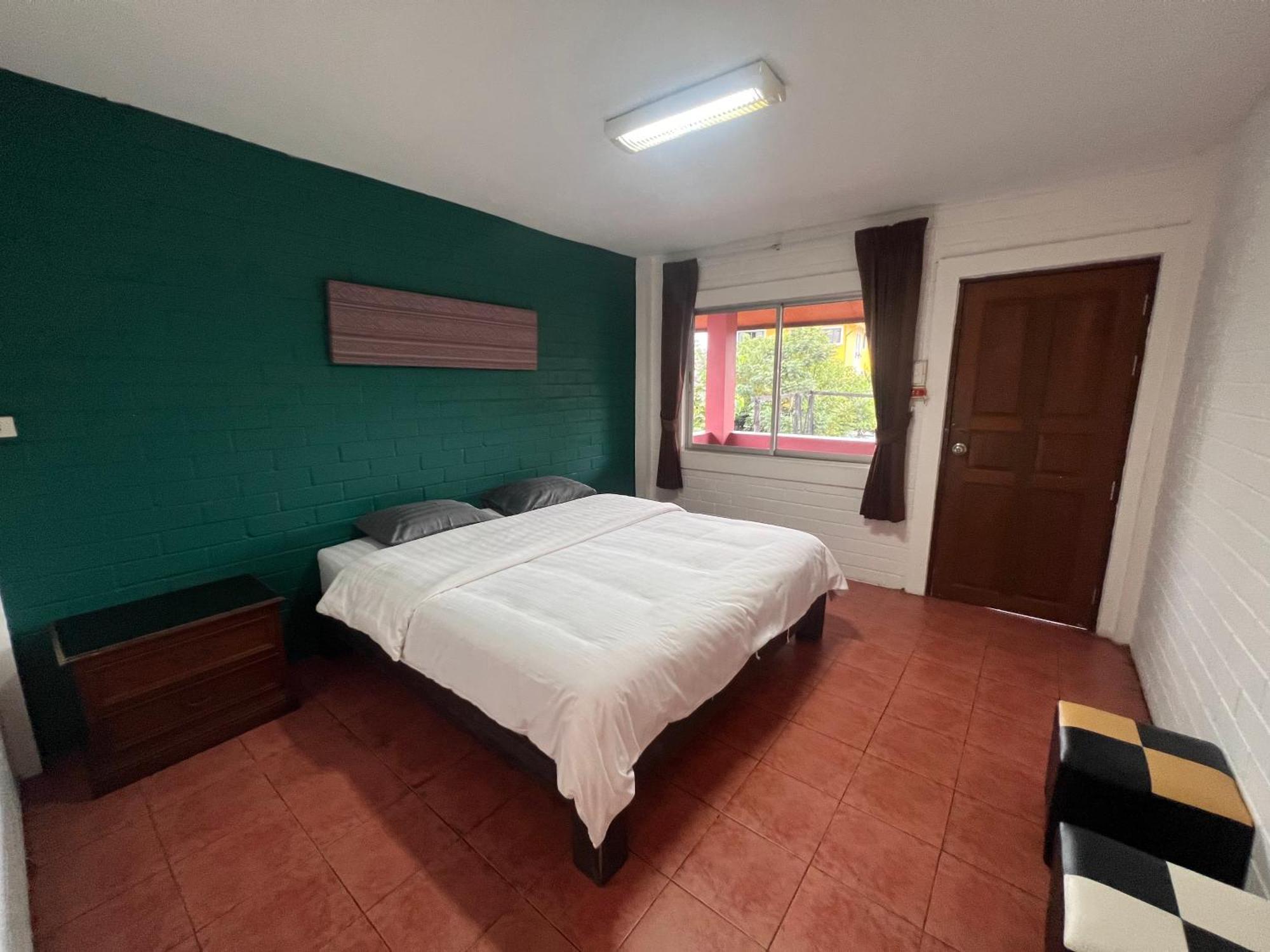 Red Brick Hostel Chiang Mai Exterior photo